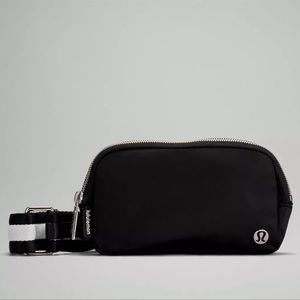 Lululemon Everywhere Crossbody Bag
